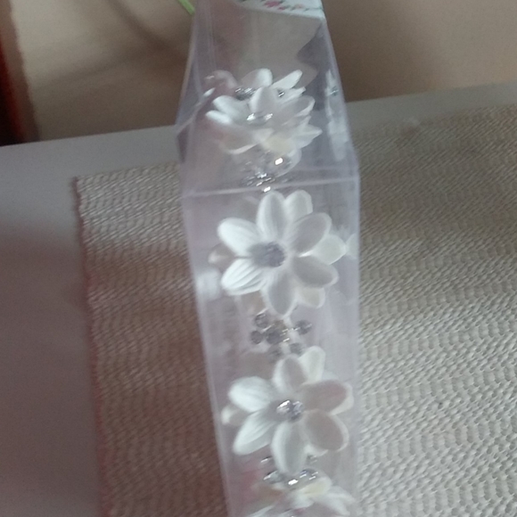 Flower headband - Picture 2 of 2